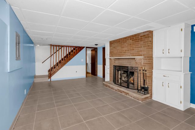 1894 Maryknoll Avenue N, Maplewood, MN 55109