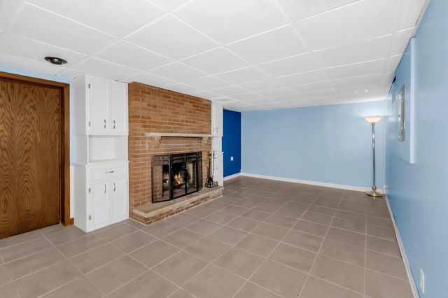 1894 Maryknoll Avenue N, Maplewood, MN 55109