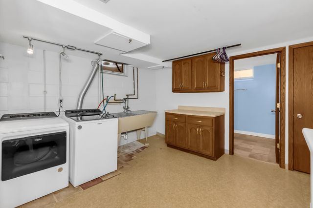 1894 Maryknoll Avenue N, Maplewood, MN 55109