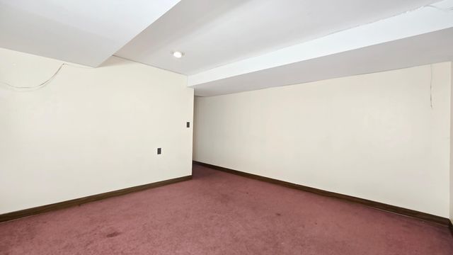 1894 Maryknoll Avenue N, Maplewood, MN 55109