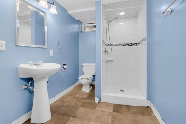 1894 Maryknoll Avenue N, Maplewood, MN 55109