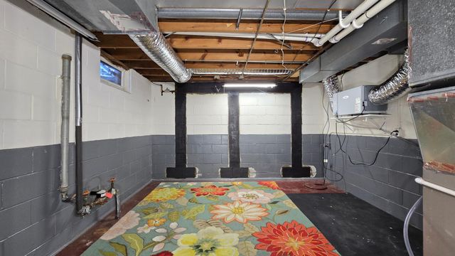 1894 Maryknoll Avenue N, Maplewood, MN 55109