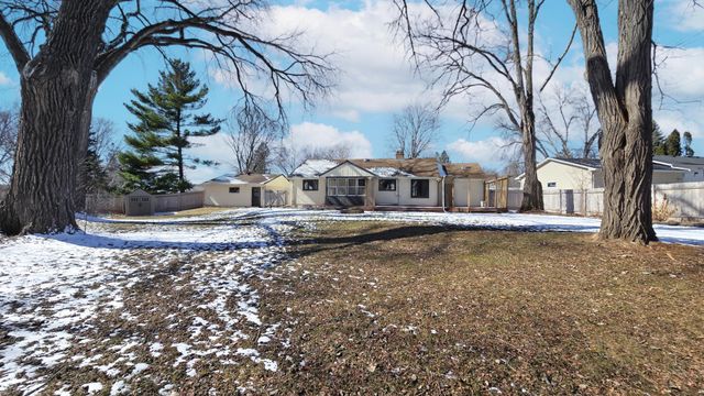 1894 Maryknoll Avenue N, Maplewood, MN 55109