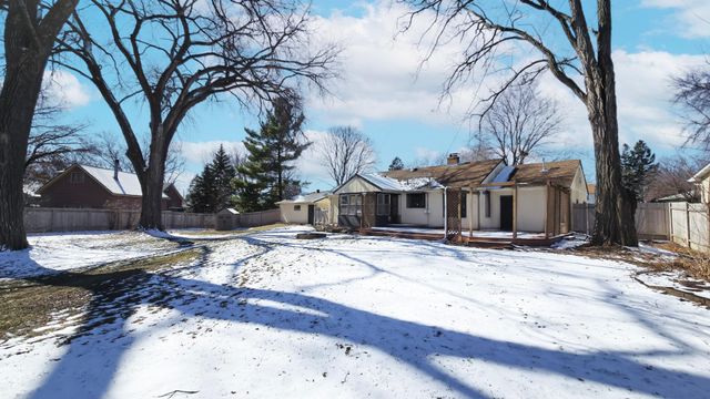 1894 Maryknoll Avenue N, Maplewood, MN 55109