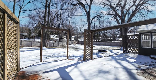 1894 Maryknoll Avenue N, Maplewood, MN 55109