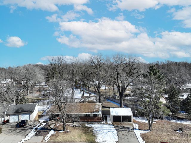 1894 Maryknoll Avenue N, Maplewood, MN 55109