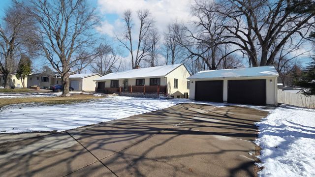 1894 Maryknoll Avenue N, Maplewood, MN 55109