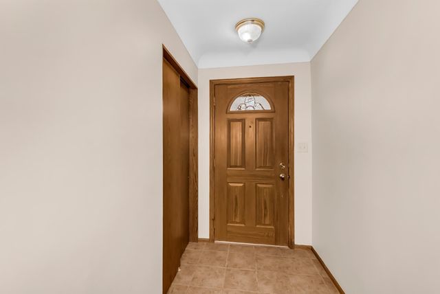 1894 Maryknoll Avenue N, Maplewood, MN 55109