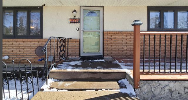 1894 Maryknoll Avenue N, Maplewood, MN 55109