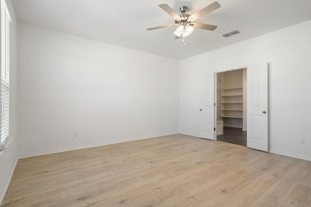 424 Treadwell LN, Kyle, TX 78640