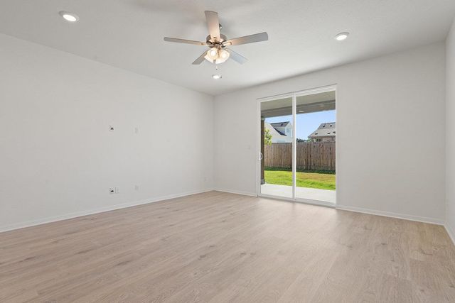 424 Treadwell LN, Kyle, TX 78640