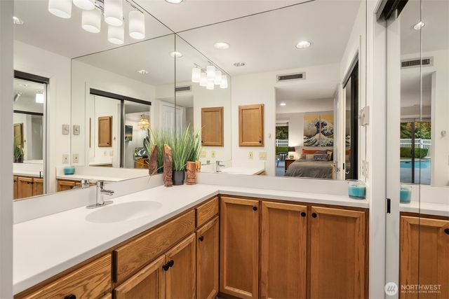 3212 211th Avenue NE, Sammamish, WA 98074