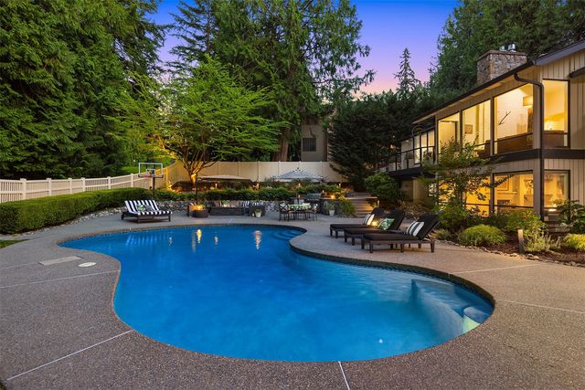 3212 211th Avenue NE, Sammamish, WA 98074