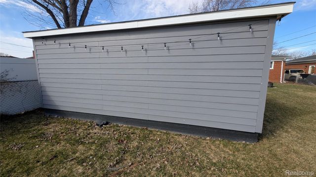 28640 Bradner Drive, Warren, MI 48088