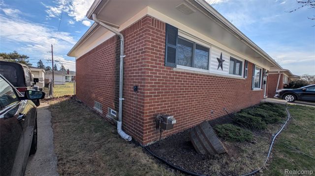 28640 Bradner Drive, Warren, MI 48088
