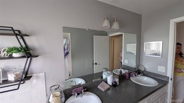 28640 Bradner Drive, Warren, MI 48088
