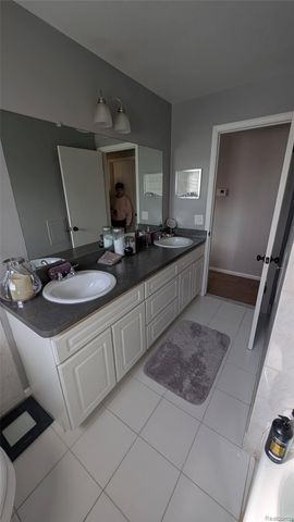 28640 Bradner Drive, Warren, MI 48088