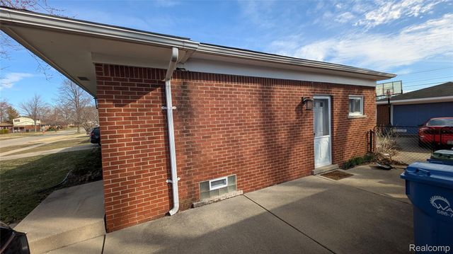 28640 Bradner Drive, Warren, MI 48088