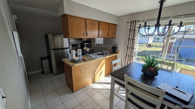 28640 Bradner Drive, Warren, MI 48088