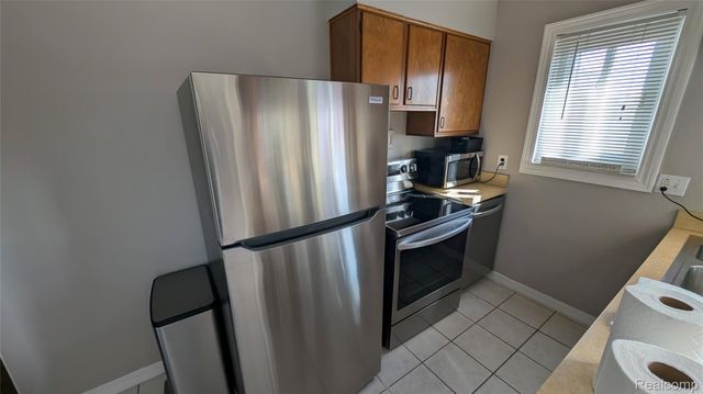 28640 Bradner Drive, Warren, MI 48088