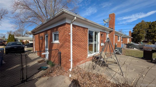 28640 Bradner Drive, Warren, MI 48088