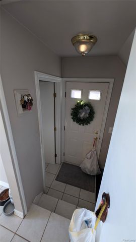 28640 Bradner Drive, Warren, MI 48088