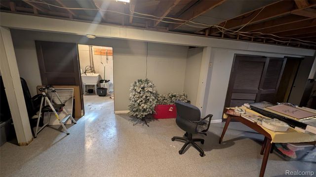 28640 Bradner Drive, Warren, MI 48088