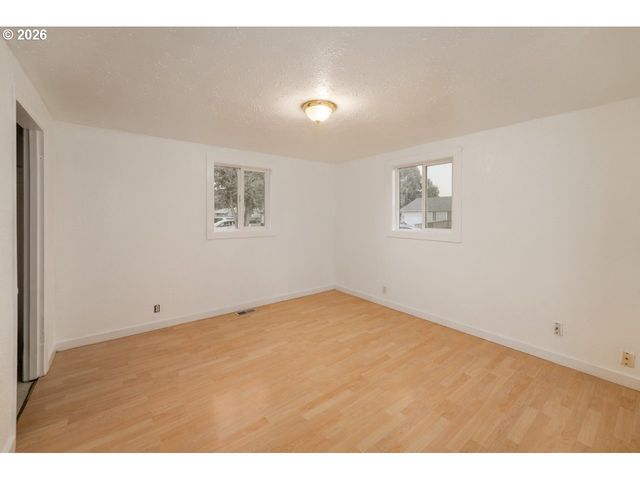 2324 DUBENS Ln, Springfield, OR 97477