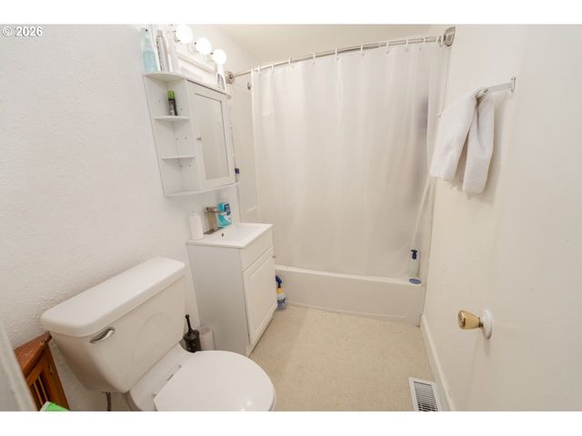 2324 DUBENS Ln, Springfield, OR 97477