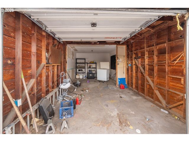 2324 DUBENS Ln, Springfield, OR 97477