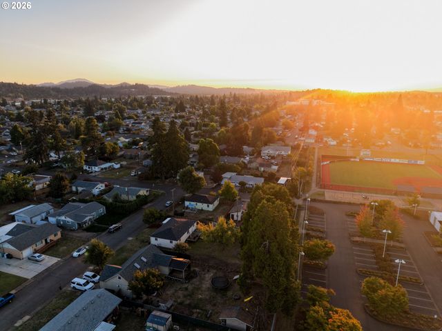 2324 DUBENS Ln, Springfield, OR 97477
