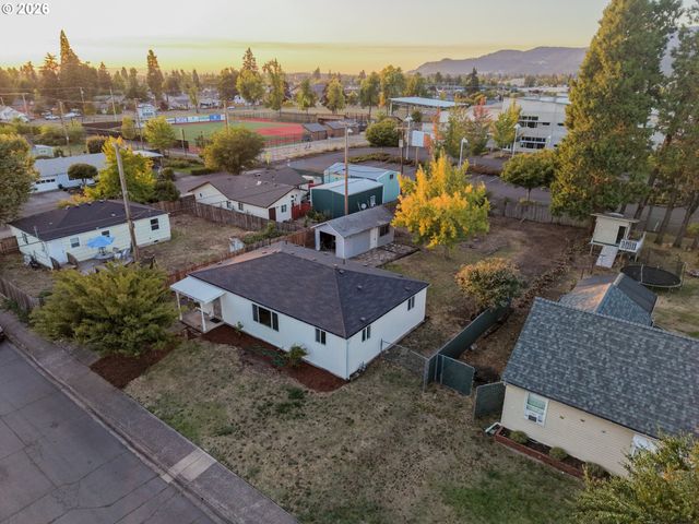 2324 DUBENS Ln, Springfield, OR 97477