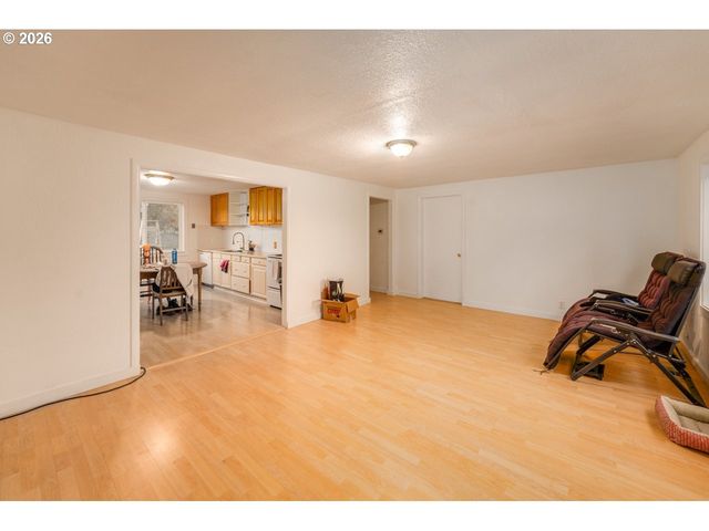 2324 DUBENS Ln, Springfield, OR 97477