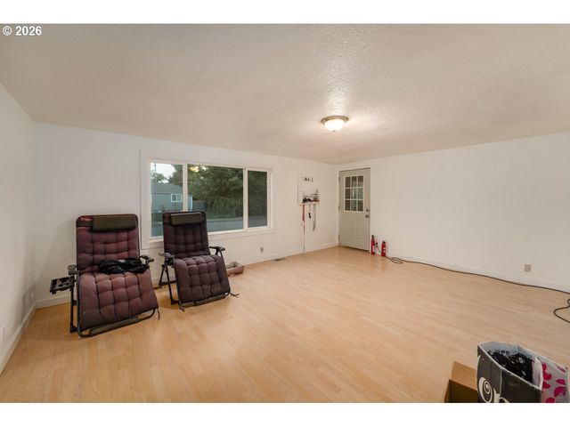 2324 DUBENS Ln, Springfield, OR 97477