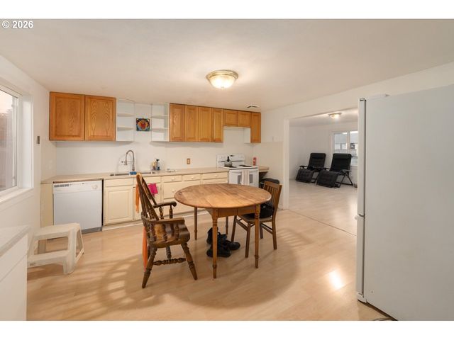 2324 DUBENS Ln, Springfield, OR 97477