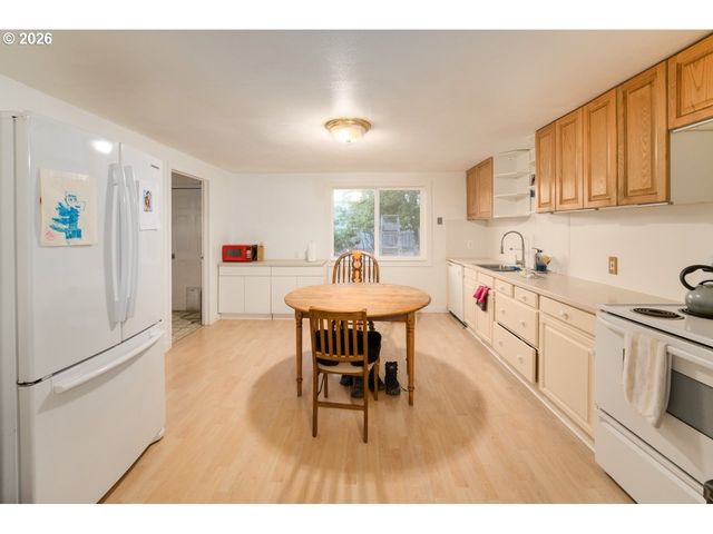 2324 DUBENS Ln, Springfield, OR 97477