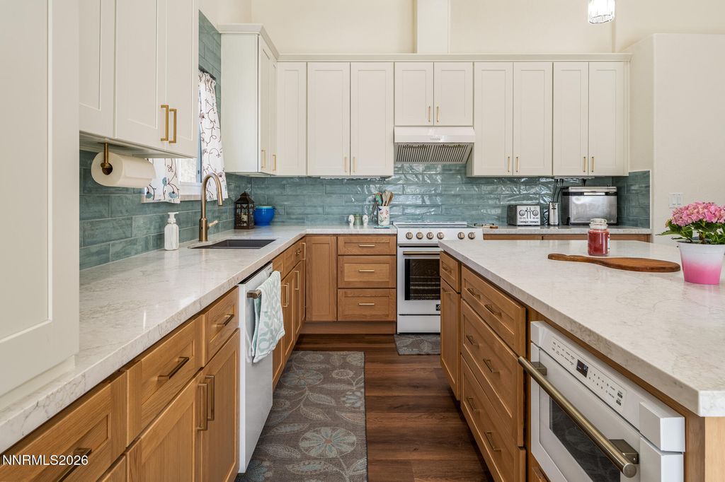 Image 12 of property listing at 1430 Talon Drive, Sparks, NV 89441