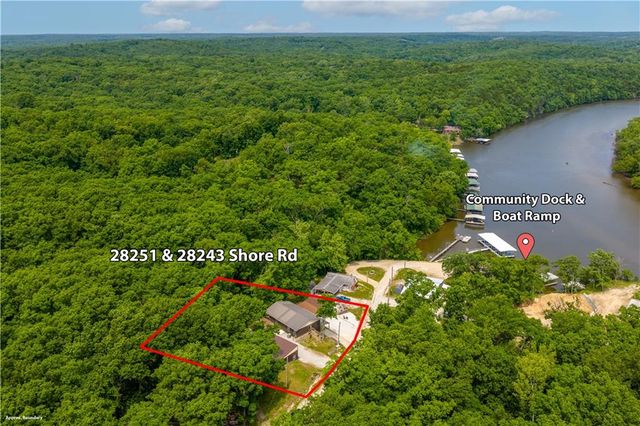 28251 Shore Road, Warsaw, MO 65355