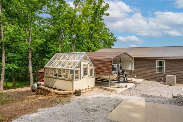 28251 Shore Road, Warsaw, MO 65355