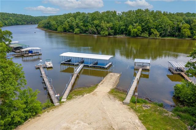28251 Shore Road, Warsaw, MO 65355