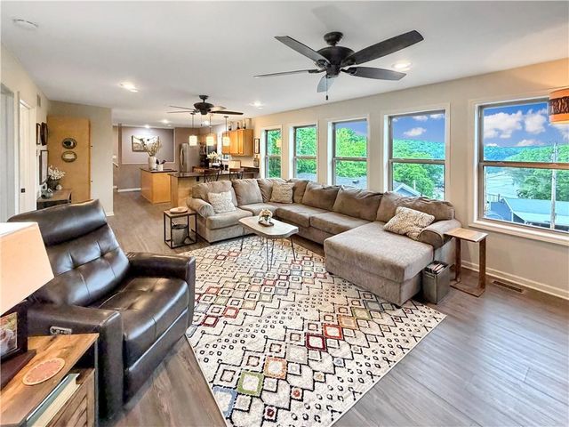 28251 Shore Road, Warsaw, MO 65355