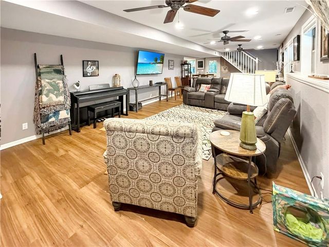 28251 Shore Road, Warsaw, MO 65355
