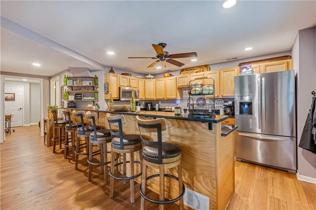 28251 Shore Road, Warsaw, MO 65355