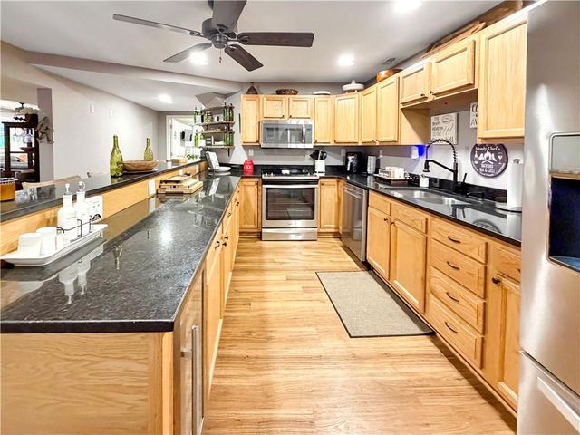 28251 Shore Road, Warsaw, MO 65355