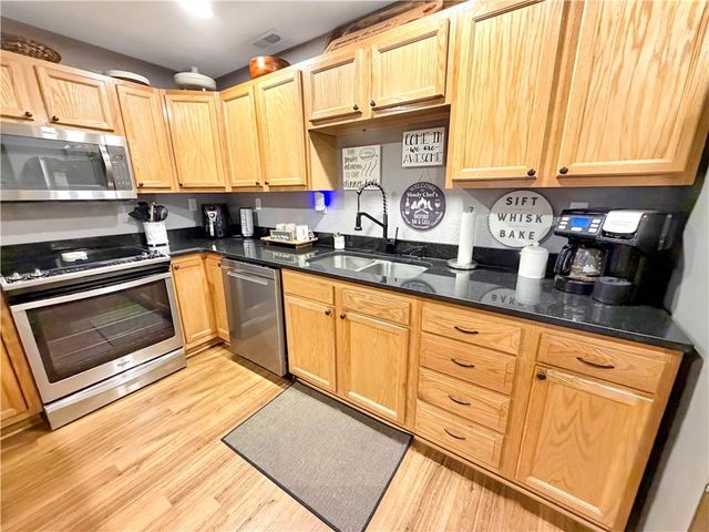 28251 Shore Road, Warsaw, MO 65355
