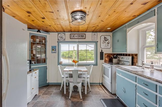 28251 Shore Road, Warsaw, MO 65355