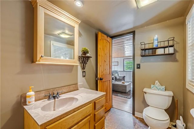 28251 Shore Road, Warsaw, MO 65355