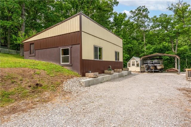 28251 Shore Road, Warsaw, MO 65355
