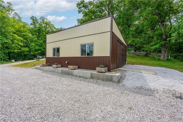 28251 Shore Road, Warsaw, MO 65355