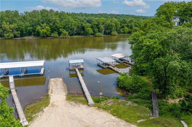 28251 Shore Road, Warsaw, MO 65355